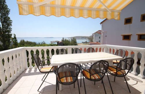 Vlasici Apartment | Three bedroom apartment near beach Vlašići, Pag (A-6523-a)