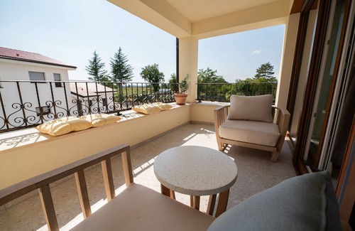 Sezana Apartment | Three Bedroom Apartment with Balcony and pool