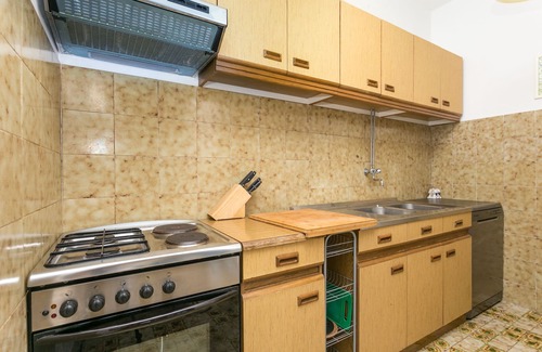 Mirce Apartment | Three bedroom apartment with terrace and sea view Mirca, Brač (A-732-a)
