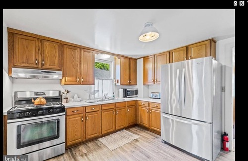 Millersville House | Three bedroom farmhouse,king size beds with country living