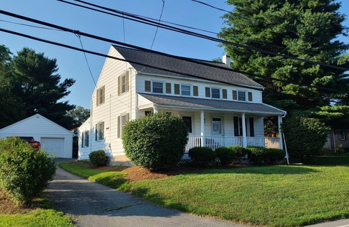 Millersville House | Three bedroom farmhouse,king size beds with country living