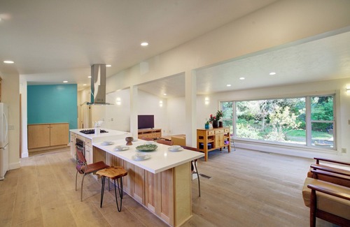 Mercer Island House | Three Bedroom Home With King Suite at Mercer Island