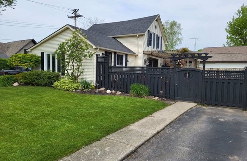 Port Dover House | Three bedroom house walking distance to beach and downtown Port Dover