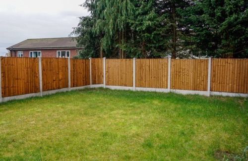 Wigan House | Three-bedroom semi-detached house in Wigan for contractors and individuals