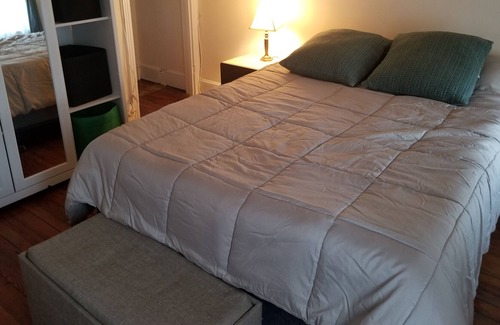 Manayunk House | Three bedroom two bath townhome with patio covered porch and decks