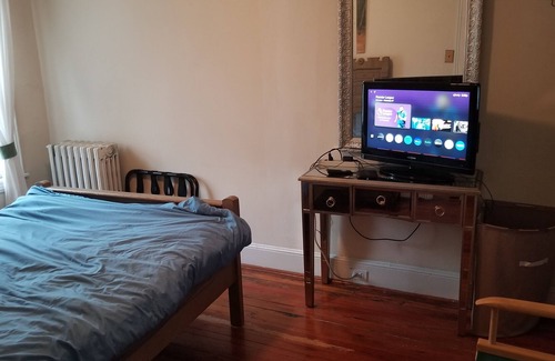 Manayunk House | Three bedroom two bath townhome with patio covered porch and decks