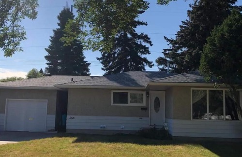 Saskatoon House | Three Bedrooms Main-floor Suite in Best Location