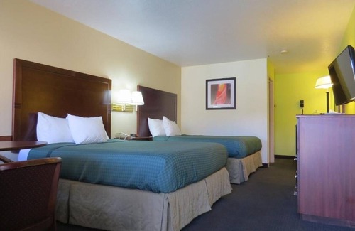 St. George Hotel | Three Budget-friendly Rooms w/Pool Access | Complimentary Breakfast