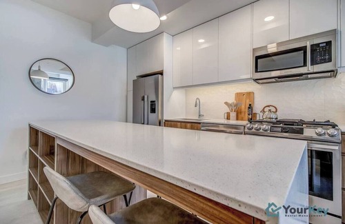Sunnyside Condo | Three Condos on the same floor w Parking & Rooftop Patio