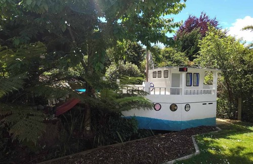 Havelock Cottage | Three D's Cottage! Marlborough Sounds! Short walk to local shops & amenities!