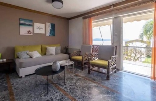 Nea Kios House | Three floor beach house with huge beautiful garden!