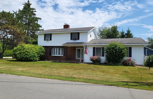 Bangor House | Three floors of spacious living, centrally located.