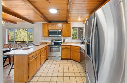 Idyllwild House | Three Gazing Stars: Spacious, Stunning Views, Walk-to-Town, A/C