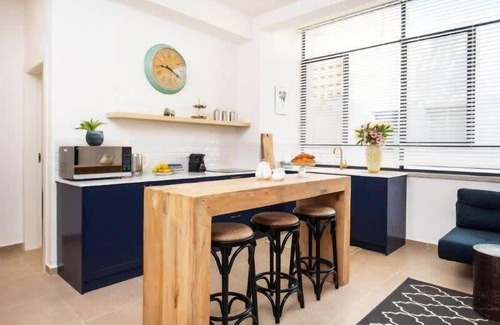 Tel Aviv City Center Apartment | Three Great 2BR Apts only 5' walk to the Beach
