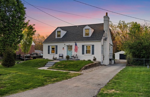 St. Matthews House | Three King Master Bedrooms all on Separate Floors; 7 Total Bedrooms