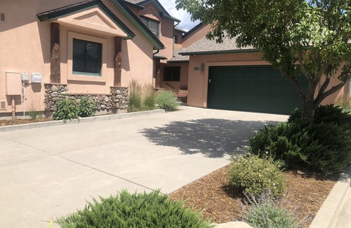 Dalton Ranch House | Three minutes to Dalton Ranch Golf Club!