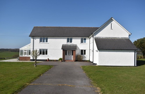 Winkleigh House | Three Moors View is a spacious five-bedroom house in rural West Devon