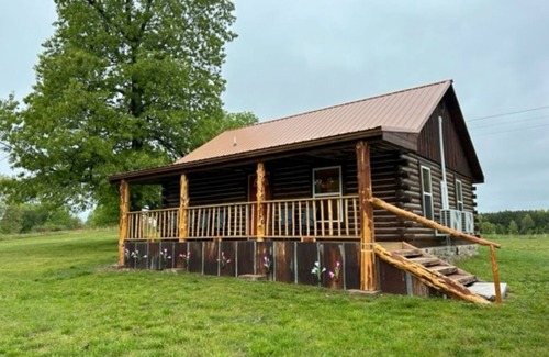 Jasper Cabin | Three Oaks Cabin - A Log Cabin Just 3 Miles East of Jasper on Hwy 74E