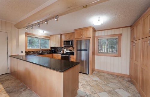 Purgatory House | Three Pet Friendly cabins on 3.5 Acres - Hot Tub/Views - 14 minutes to Purg