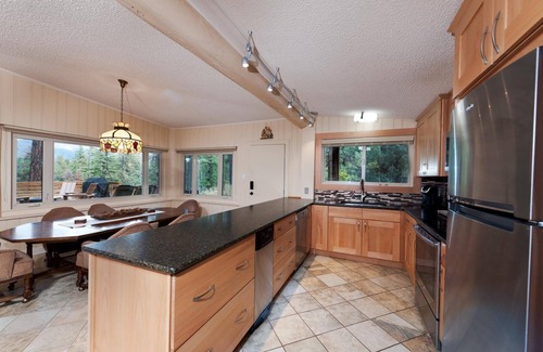 Purgatory House | Three Pet Friendly cabins on 3.5 Acres - Hot Tub/Views - 14 minutes to Purg