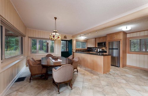 Purgatory House | Three Pet Friendly cabins on 3.5 Acres - Hot Tub/Views - 14 minutes to Purg