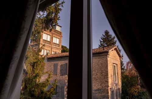 Santa Veneranda Apartment | Three-room apartment in historic country house, sea view, pool, for families
