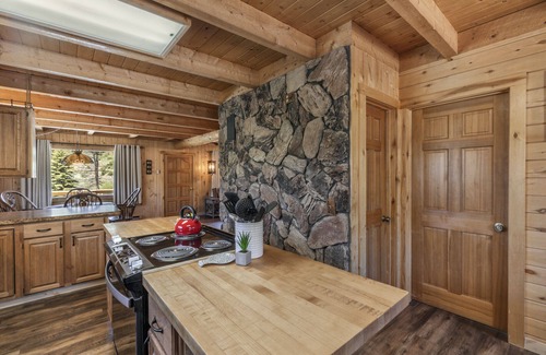 Creede House | Three-Story Home -1/8 of a mile of Fishing the Rio Grande River