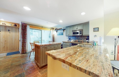 Park Meadows House | Three-story townhome with fireplace & decks - steps to shuttle & rec center