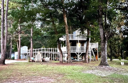 South Carolina Lowcountry Cottage | Three Story Treehouse Cottage Near Beach