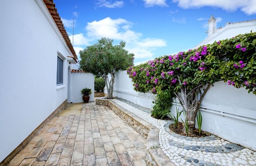 Carvoeiro Apartment | Three studio apartments & private pool in tranquil garden in Carvoeiro 49803/AL