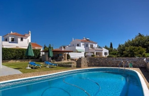 Carvoeiro Apartment | Three studio apartments & private pool in tranquil garden in Carvoeiro 49803/AL