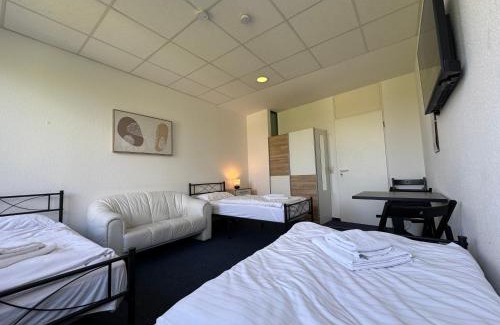 Neureut Apartment | Thuja Apartments Karlsruhe-Neureut by KurzZeit