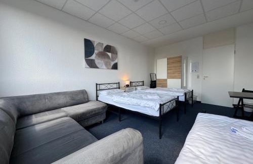 Neureut Apartment | Thuja Apartments Karlsruhe-Neureut by KurzZeit