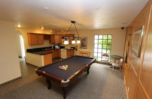 Sparks Resort | Thunderbird Resort 2bedroom