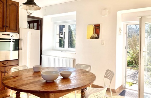 Kerherou Cottage | Ti Goudoul, eco-friendly gite 2km from beach and port. Babies welcome.