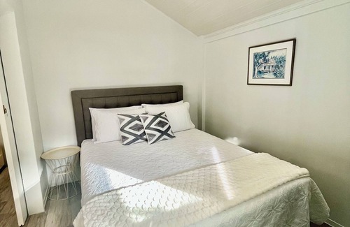 Punaauia House | Tiaki Guesthouse: 5min drive from the beach, Prime Location near Punaauia Center