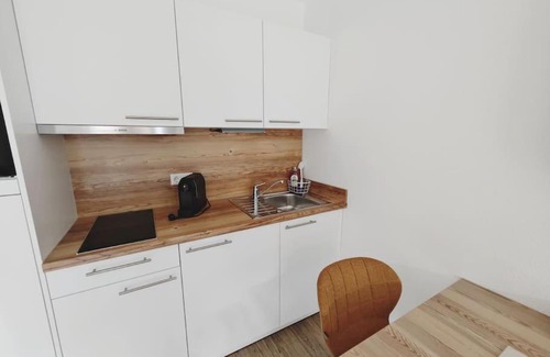 Metzingen Apartment | TiCasa BOHO - Zentral-Outlet-Balkon-Parkplatz-SmartTV-Unique
