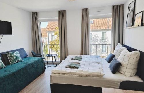 Metzingen Apartment | TiCasa PALMS Zentral-Outlet-SmartTV-Aufzug-Stylisch-Unique