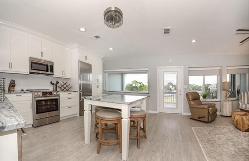Panacea Condo | Tide Creek Bungalow, Panacea.Marina/Bay Views, 2 Balconies, Pool, No Boats