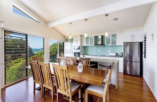 Diamond Beach House | Tidemark backs on to the beautiful Diamond Beach, Ocean views at their finest