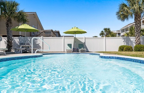 Holden Beach House | "Tides a Wastin' " Private Pool w/Opt Heat, Hot Tub, Tiki Bar, Elevator