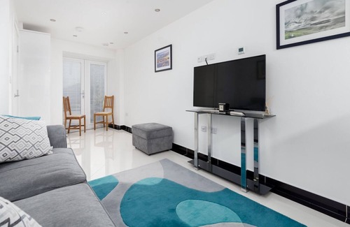 Port Saint Mary Cottage | Tides Reach - a holiday cottage that sleeps 2 guests in 1 bedroom