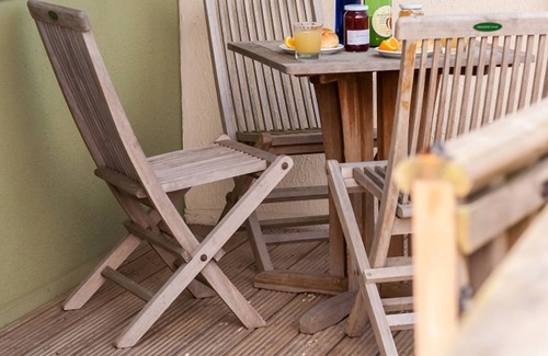 Bacton Ski Chalet | Tides, seaside home, dog friendly, peaceful park in Bacton, by the sea, wi-fi