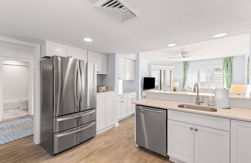 Isle of Palms Villa | Tidewater H301 - Top Floor End Unit! Pool!