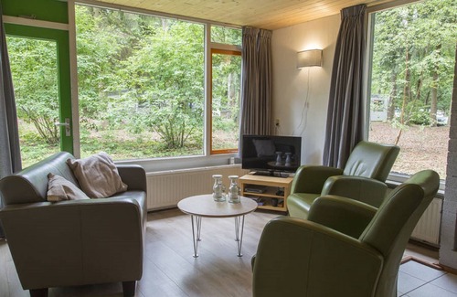 Epe House | Tidy bungalow with fireplace located in the Veluwe
