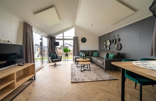 Kerkdriel Ski Chalet | Tidy chalet with dishwasher, near the river Maas