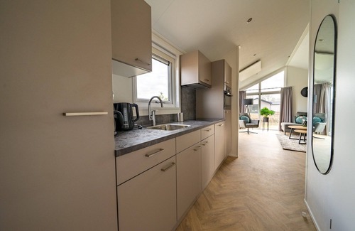 Kerkdriel Ski Chalet | Tidy chalet with dishwasher, near the river Maas