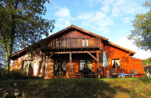 Souillac Ski Chalet | Tidy chalet in the woods of the beautiful Dordogne