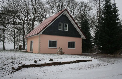 Halenfeld Villa | Tidy house with sauna and steam bath, in a forest