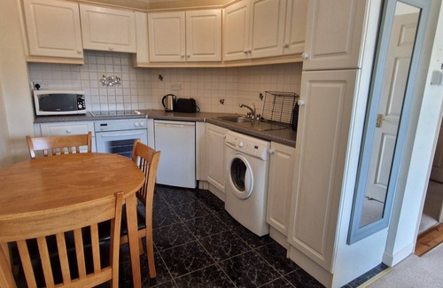 Cork Apartment | Tidy, Spacious & Quiet 2BD on Edge of Cork City